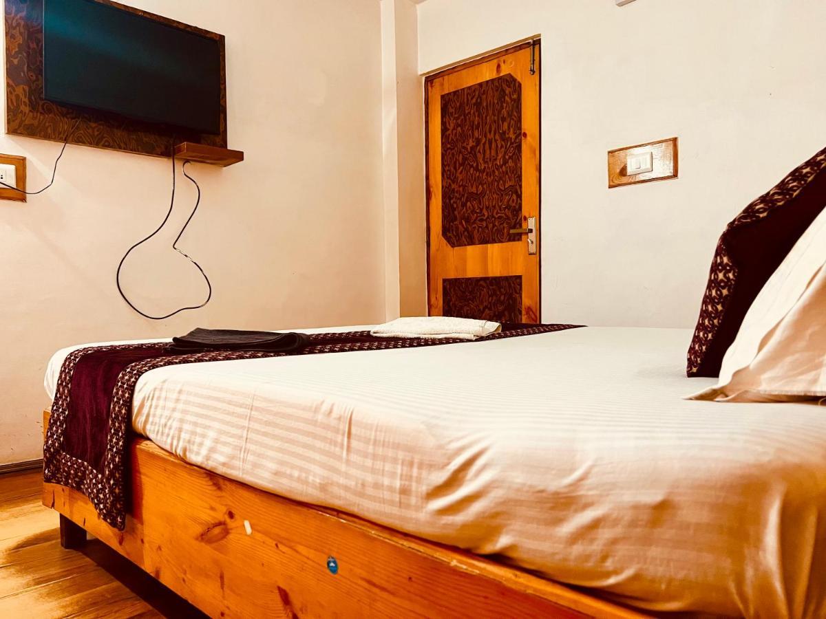 Hotel Solitaire Manali - A Few Steps From Mall Road Exterior photo